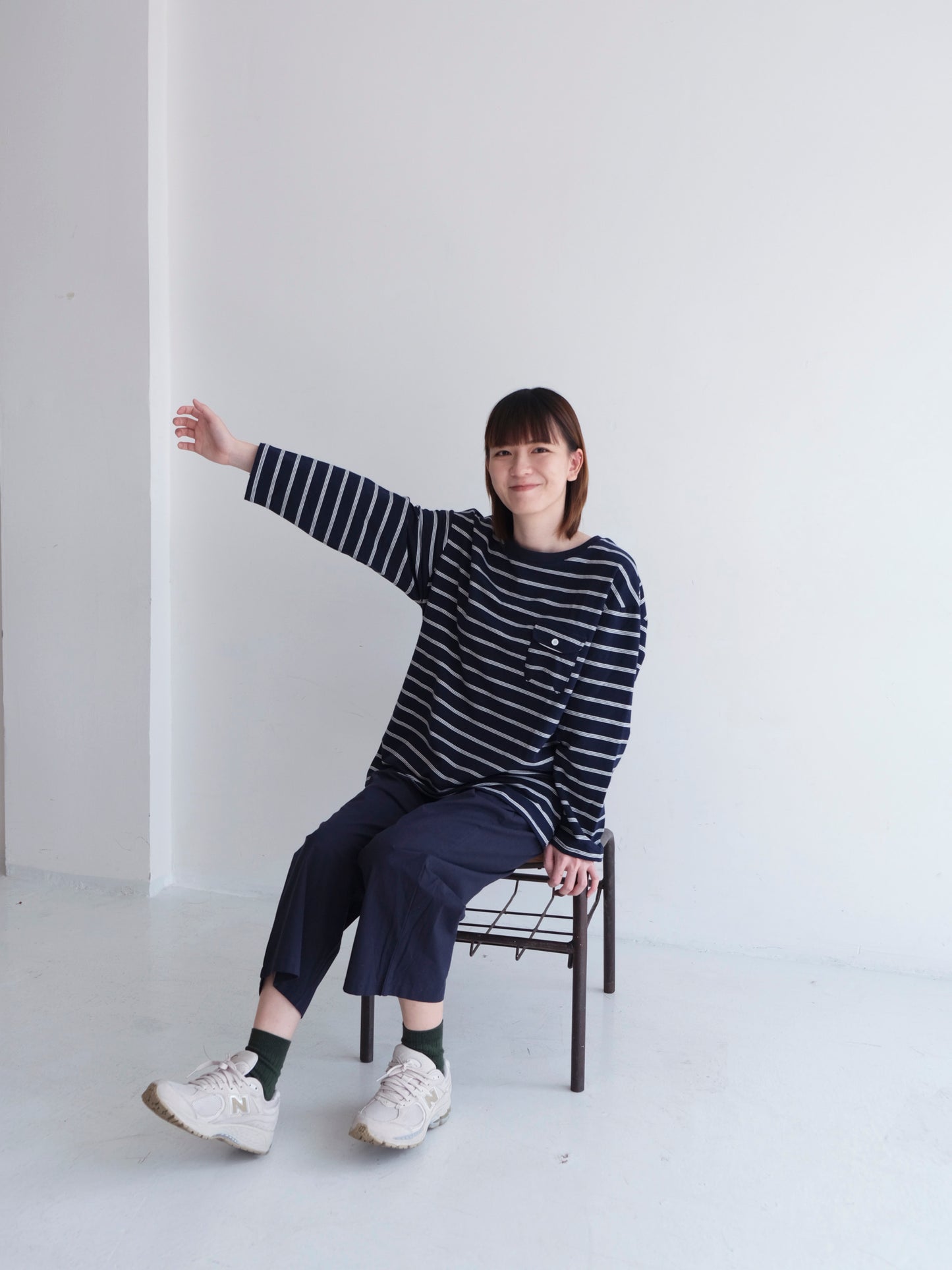 Stripe Sleeve Sweatshirt (Navy Blue)