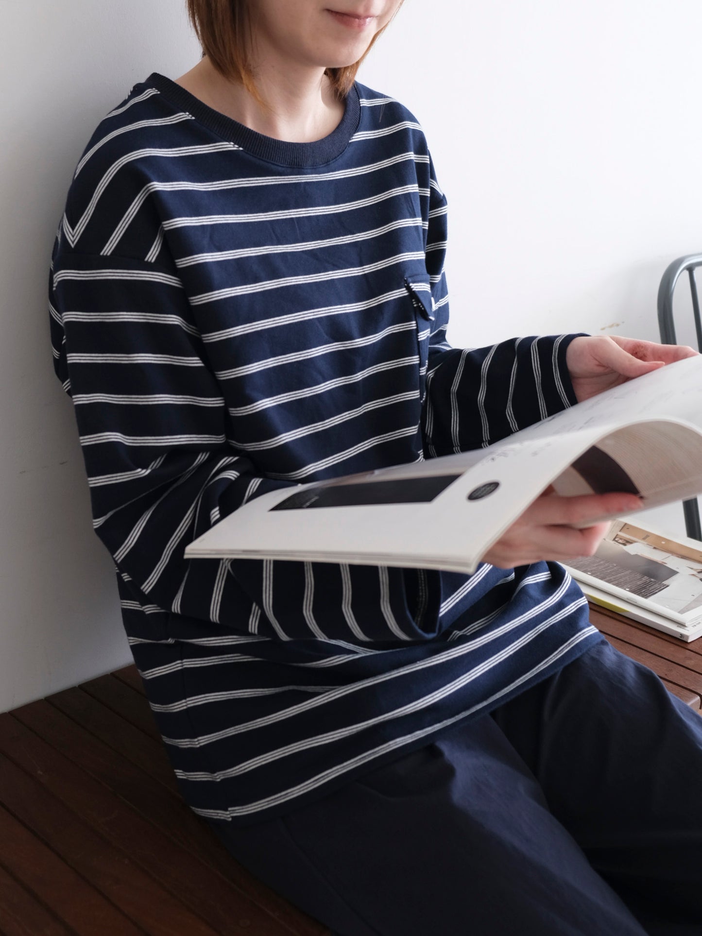 Stripe Sleeve Sweatshirt (Navy Blue)