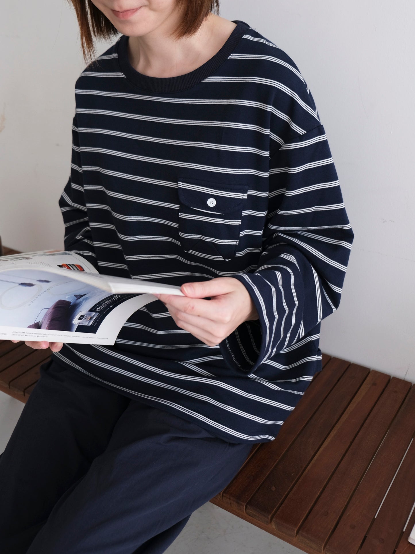 Stripe Sleeve Sweatshirt (Navy Blue)
